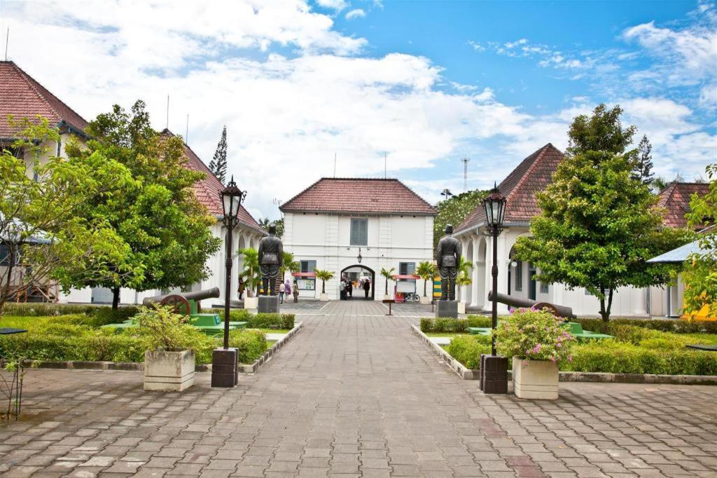 Rene Hotel Джок'якарта Екстер'єр фото
