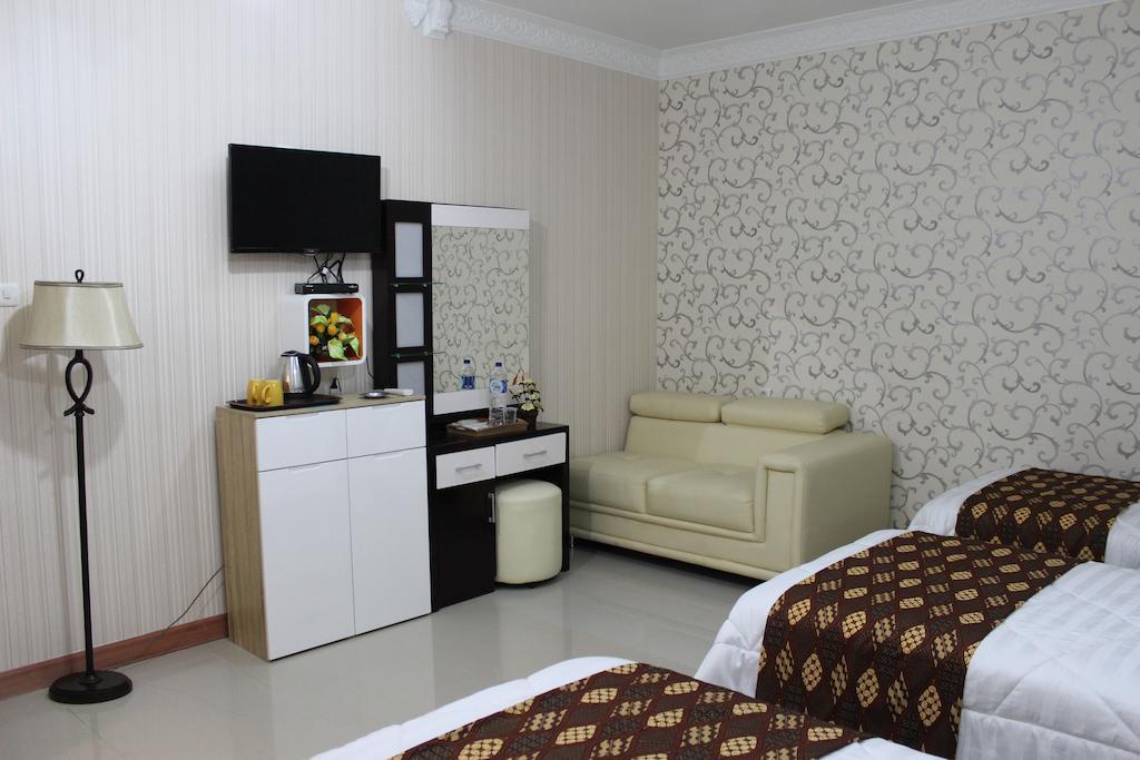 Rene Hotel Джок'якарта Екстер'єр фото