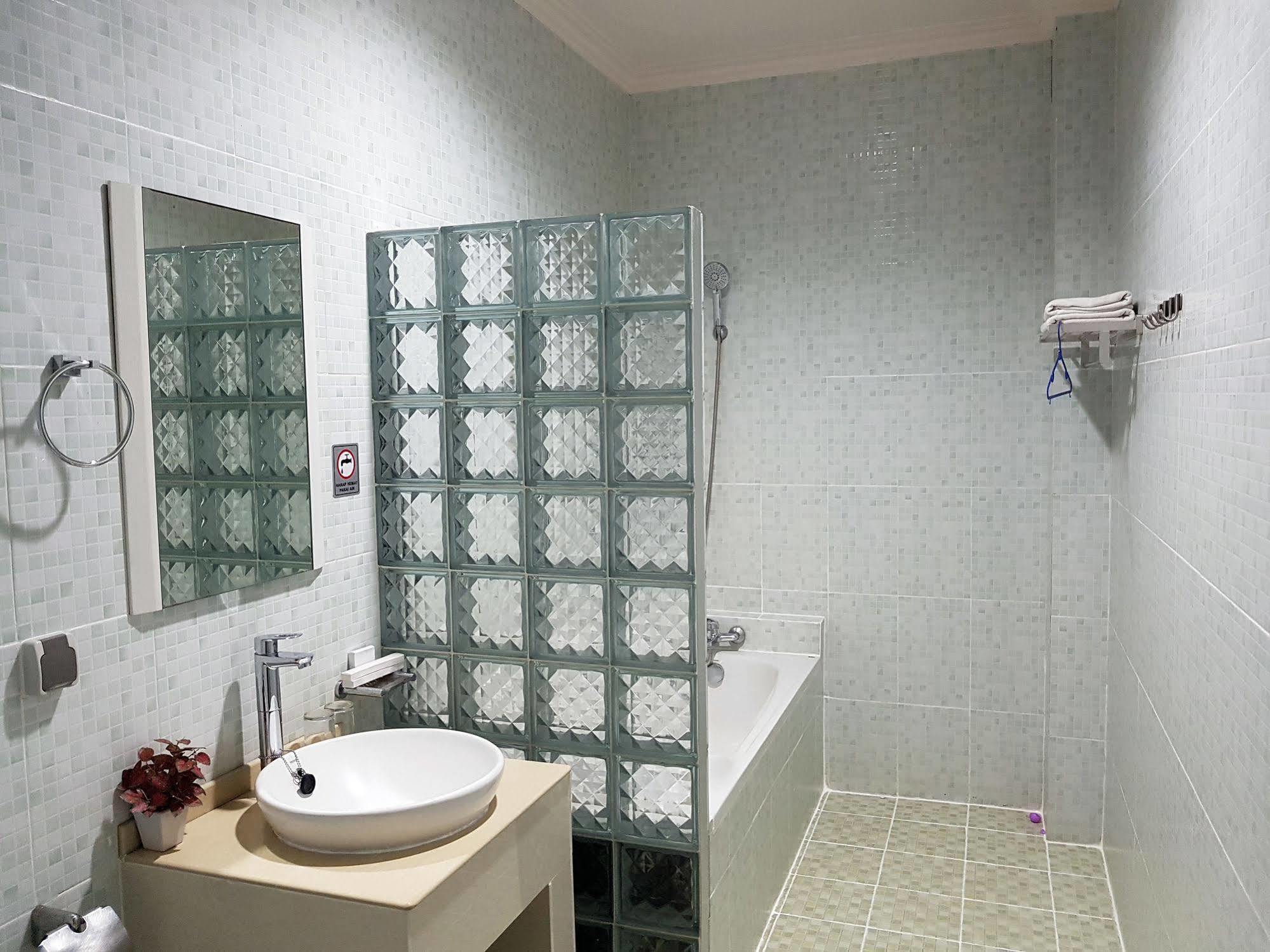 Rene Hotel Джок'якарта Екстер'єр фото